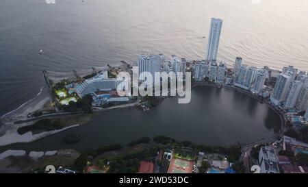 Luftaufnahmen mit Drohnen, Landschaften und natürlichen Hintergründen Stockfoto