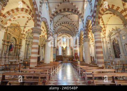 VICENZA, ITALIEN - 5. NOVEMBER 2023: Das Kirchenschiff Chiesa di Santa Maria dei Servi. Stockfoto