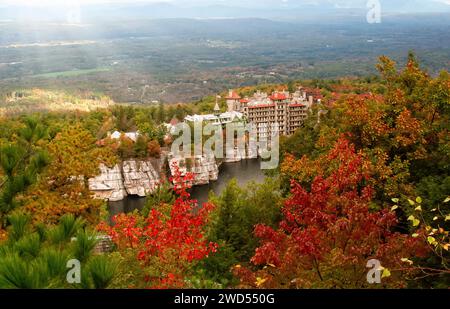 Herbstfarben im Mohonk Mountain House im Norden von New York. Stockfoto