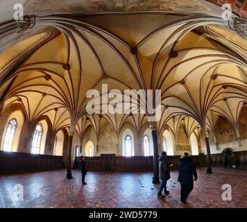 09.01.2024 / Polen die Marienburg polnisch Zamek W Malborku ist eine im 13. Jahrhundert erbaute mittelalterliche Ordensburg des Deutschen Ordens an der Nogat, einem Mündungsarm der Weichsel. Sie liegen am Rande der Stadt Marienburg Poln. Malbork im Weichseldelta. 360 Grad Aufnahme 360 Grad 360 GradAufnahme 360 Grad Bild 360 Grad 360 GradBild ansicht Perspektive Stockfoto