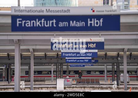 Hauptbahnhof Frankfurt am Main, Gleise, Bahnsteige, Züge, Hessen, Deutschland, HBF Frankfurt *** Frankfurt am Main Hauptbahnhof, Gleise, Bahnsteige, Züge, Hessen, Deutschland, Frankfurter Hauptbahnhof Stockfoto