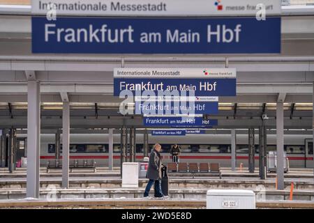 Hauptbahnhof Frankfurt am Main, Gleise, Bahnsteige, Züge, Hessen, Deutschland, HBF Frankfurt *** Frankfurt am Main Hauptbahnhof, Gleise, Bahnsteige, Züge, Hessen, Deutschland, Frankfurter Hauptbahnhof Stockfoto