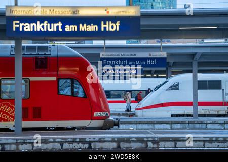 Hauptbahnhof Frankfurt am Main, Gleise, Bahnsteige, Züge, Hessen, Deutschland, HBF Frankfurt *** Frankfurt am Main Hauptbahnhof, Gleise, Bahnsteige, Züge, Hessen, Deutschland, Frankfurter Hauptbahnhof Stockfoto