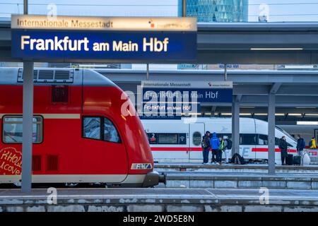 Hauptbahnhof Frankfurt am Main, Gleise, Bahnsteige, Züge, Hessen, Deutschland, HBF Frankfurt *** Frankfurt am Main Hauptbahnhof, Gleise, Bahnsteige, Züge, Hessen, Deutschland, Frankfurter Hauptbahnhof Stockfoto