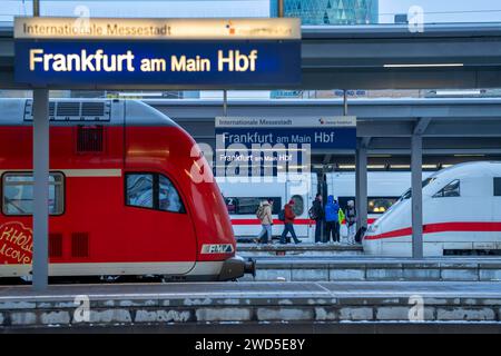 Hauptbahnhof Frankfurt am Main, Gleise, Bahnsteige, Züge, Hessen, Deutschland, HBF Frankfurt *** Frankfurt am Main Hauptbahnhof, Gleise, Bahnsteige, Züge, Hessen, Deutschland, Frankfurter Hauptbahnhof Stockfoto