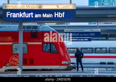 Hauptbahnhof Frankfurt am Main, Gleise, Bahnsteige, Züge, Hessen, Deutschland, HBF Frankfurt *** Frankfurt am Main Hauptbahnhof, Gleise, Bahnsteige, Züge, Hessen, Deutschland, Frankfurter Hauptbahnhof Stockfoto