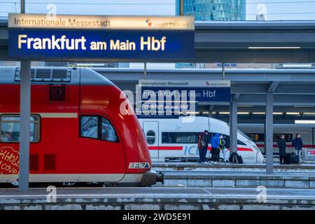 Hauptbahnhof Frankfurt am Main, Gleise, Bahnsteige, Züge, Hessen, Deutschland, HBF Frankfurt *** Frankfurt am Main Hauptbahnhof, Gleise, Bahnsteige, Züge, Hessen, Deutschland, Frankfurter Hauptbahnhof Stockfoto