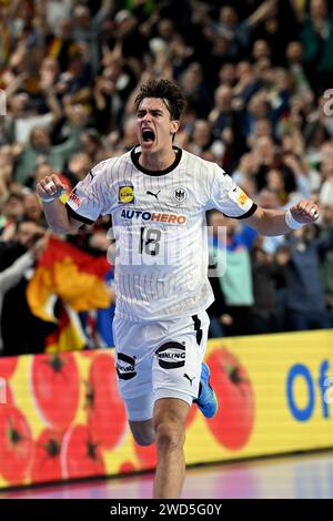 Köln, Deutschland. Januar 2024. Handball: Europameisterschaft, Deutschland - Island, Hauptrunde, Gruppe 1, Spieltag 1, Lanxess Arena. Julian Köster feiert. Quelle: Federico Gambarini/dpa/Alamy Live News Stockfoto