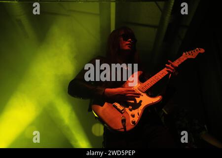 Die britische Gothic-Rock-Band The Sisters of Mercy trat live in der Columbiahalle in Berlin auf. Stockfoto