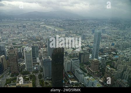 Blick auf Taipei City von der Spitze des Gebäudes aus dem Jahr 101. Stockfoto