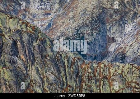 Felswände am Grimselpass, Schweizer Alpen, Bern, Schweiz Stockfoto