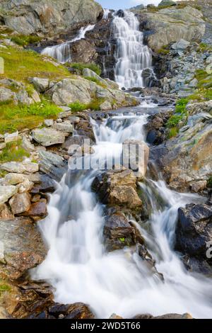 Wasserfall am Grimselpass, Bern, Schweiz Stockfoto