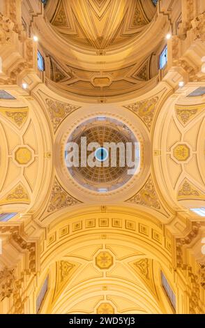 VICENZA, ITALIEN - 7. NOVEMBER 2023: Die Kuppel der Barockkirche Chiesa di Santo Stefano. Stockfoto