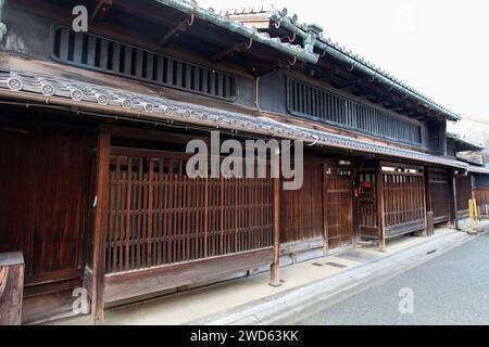 Gango-JI-Tempel, ein alter buddhistischer Tempel mit mehreren Steinlaternen und Grabmarkierungen in Nara City, Japan. Stockfoto