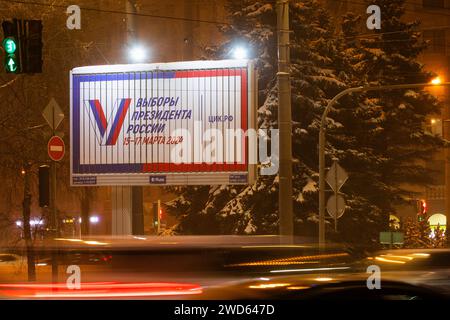 St. Petersburg, Russland. Januar 2024. Billboard zur Ankündigung der Präsidentschaftswahlen 2024 auf den Straßen von St. Petersburg. Die Zentrale Wahlkommission der Russischen Föderation hat beschlossen, dass die Abstimmung drei Tage vom 15. Bis 17. März dauern wird. Am 8. Dezember 2023 gab der russische Präsident Wladimir Putin seine Teilnahme an den Präsidentschaftswahlen 2024 bekannt. (Foto von Artem Priakhin/SOPA Images/SIPA USA) Credit: SIPA USA/Alamy Live News Stockfoto