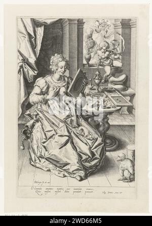 Allegorie auf der Eitelkeit (junge Dame mit Spiegel und Putto), Jacques de Gheyn (II), 1595 - 1596 Druck Vanitas-Performance in Form einer Frau, die in kostbarer Kleidung gekleidet ist, selbst in einem Handspiegel bewundert, einen Hund auf den Füßen, einen Affen auf den Füßen. Auf dem Tisch neben ihrem Schmuck und einem Brettspiel. Ein Putto klettert durch das Fenster hinter der Dame mit einem Banderol mit der Aufschrift „Vanitas Vanitatum, Est Omnia Vanitas“. Unter der Aufführung zwei Textzeilen in lateinischer Sprache. Niederlande Papiergravur Szenen, die „Vanitas“ symbolisieren. „Vanitas“-Symbole. Backgammon, Tric-Trac Stockfoto