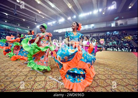 Neu-Delhi, Indien. Januar 2024. NEW DELHI, INDIEN – 18. JANUAR: Schüler treten bei den Excellence in Education Awards 2023 im Thyagraj Stadium am 18. Januar 2024 in New Delhi auf. (Foto: Sanjeev Verma/Hindustan Times/SIPA USA) Credit: SIPA USA/Alamy Live News Stockfoto