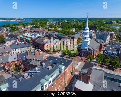 Blick auf die historische Innenstadt von Portsmouth aus der Vogelperspektive am Market Square mit historischen Gebäuden und North Church an der Congress Street in Portsmouth, New Hamps Stockfoto