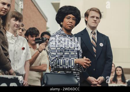 ERSCHEINUNGSDATUM: 22. März 2024. TITEL: Shirley. STUDIO: Netflix. DIREKTOR: John Ridley. HANDLUNG: Biographiefilm über Shirley Chisholm, Amerikas erste schwarze Kongressfrau. REGINA KING als Shirley Chisholm, LUCAS HEDGES als Robert Gottlieb. (Credit Image: © Netflix/Entertainment Pictures/ZUMAPRESS.com) NUR REDAKTIONELLE VERWENDUNG! Nicht für kommerzielle ZWECKE! Stockfoto