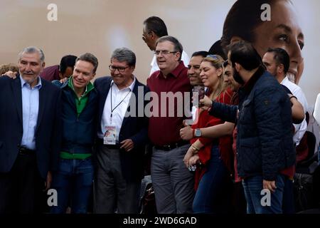 18. Januar 2024, Mexiko-Stadt, Mexiko: Ehemaliger Außenminister von Mexiko, Marcelo Ebrard; ehemaliger Innenminister Adan Augusto Lopez; Senator Manuel Velasco; Senator Ricardo Monreal Avila und Senator Eduardo Ramirez begleiteten den Kandidaten für die Präsidentschaft Mexikos für die Koalition Let's Keep Making History, Claudia Sheinbaum Pardo, am Ende ihrer Vorkampagne für die einzige Kandidatur für das Präsidentenamt Mexikos für die Movimiento Regeneracion Partei National, Green Party and Labor Party, am Monument der Revolution in Mexiko-Stadt. Am 18. Januar 2024 in Mexi Stockfoto