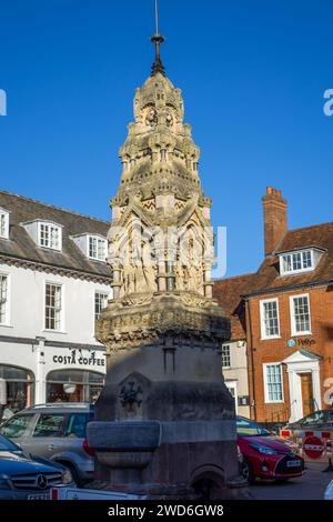 Dekorativer Trinkbrunnen auf dem Marktplatz in Saffron Walden Stockfoto