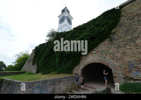 Die Uhr der Petrovaradin-Festung in Novi Sad, Serbien. Stockfoto