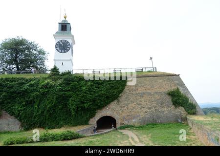 Die Uhr der Petrovaradin-Festung in Novi Sad, Serbien. Stockfoto