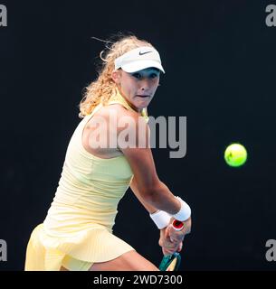 Melbourne, Australien, 19. Januar 2024. Tennisspielerin Mirra Andreeva aus Russland ist 2024 beim Australian Open Tennis Grand Slam im Melbourne Park im Einsatz. Foto: Frank Molter/Alamy Live News Stockfoto