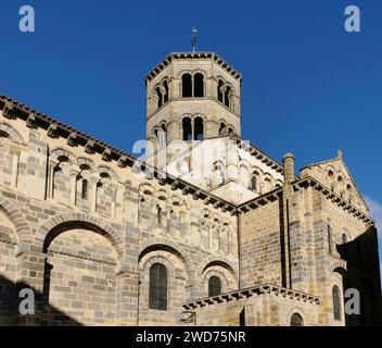 Die Abteikirche Saint-Austremoine in Issoire. Die größte romanische Kirche in der Lower Auvergne, Frankreich Stockfoto