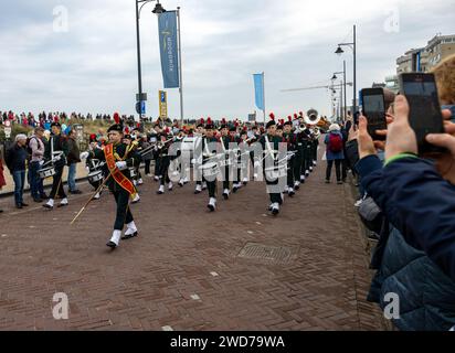 Noordwijk, Niederlande - 22. April 2023: Die traditionelle Blumenparade Bloemencorso von Noordwijk nach Haarlem in den Niederlanden. Stockfoto