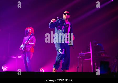 Neapel, Salerno, Italien. Januar 2024. Coez alias Silvano Albanese tritt während der „Lovebars Tour 2024“ live in Palapartenope am 18. Januar 2024 in Neapel, Italien auf (Bild: © Francesco Luciano/ZUMA Press Wire) NUR ZUR REDAKTIONELLEN VERWENDUNG! Nicht für kommerzielle ZWECKE! Stockfoto