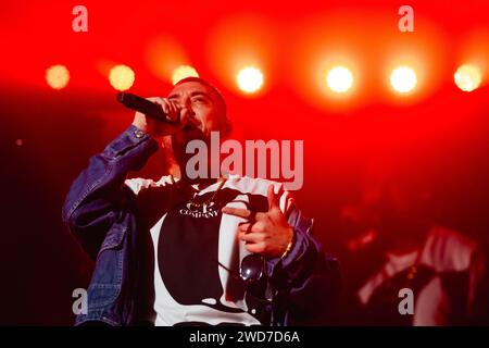 Neapel, Salerno, Italien. Januar 2024. Coez alias Silvano Albanese tritt während der „Lovebars Tour 2024“ live in Palapartenope am 18. Januar 2024 in Neapel, Italien auf (Bild: © Francesco Luciano/ZUMA Press Wire) NUR ZUR REDAKTIONELLEN VERWENDUNG! Nicht für kommerzielle ZWECKE! Stockfoto