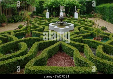 Sudeley Castle and Gardens, Winchcombe, Gloucestershire, Großbritannien; Blick auf den Knot Garden Stockfoto