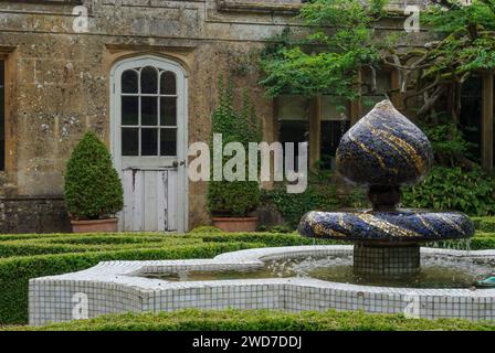 Sudeley Castle and Gardens, Winchcombe, Gloucestershire, Großbritannien; Blick auf den Knot Garden Stockfoto