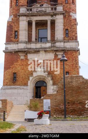 Belgrad, Serbien - 14. September 2023: Eingang des Gardos oder des Millenniums-Turms, Kula Sibinjanin Janka in Zemun Stockfoto