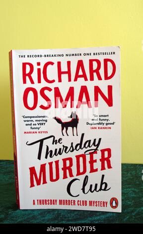 Richard Osman The Thursday Murder Club Taschenbuch-Roman, Veröffentlicht Von Penguin Books Stockfoto