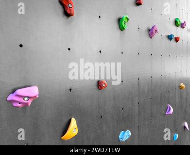Wand zum Erlernen des Kletterns. Stockfoto