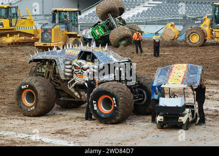 Die Motorhaube des Max-D Mostertruck fiel während der Vorstellung ab. Provinz Buenos Aires, Argentinien, Monster Jam 16.12.2023 Stockfoto