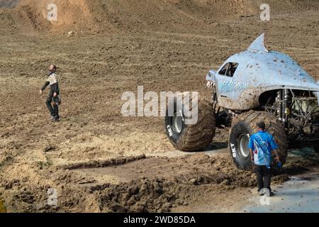 Monster Truck „Megalodon“ im einzigartigen Diego Armando Maradona Stadion in La Plata, Provinz Buenos Aires, Argentinien, Monster Jam 16.12.2023 Stockfoto