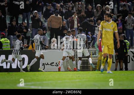 Spieler von Portimonense während des Spiels der Liga Portugal 23/24 zwischen Portimonense SC und SC Farense im Estadio Municipal de Portimao, Portimao, Portugal. Stockfoto