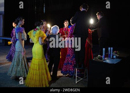 Sevilla, Spanien. Januar 2024. Die Modelle sind hinter den Kulissen zu sehen, als die Simof Catwalk Shows am 18. Januar 2024 in Sevilla beginnen. (Foto: David Carbajo/NurPhoto) Credit: NurPhoto SRL/Alamy Live News Stockfoto