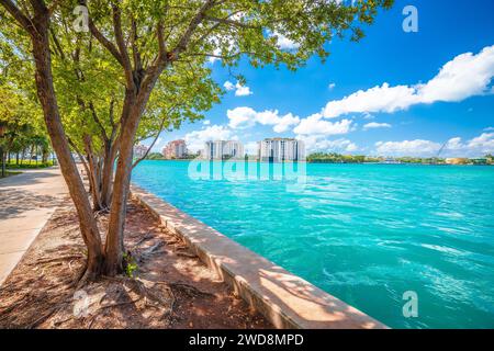 Blick auf die Fisher-Insel vom Miami Beach South Beach, Florida State, USA Stockfoto