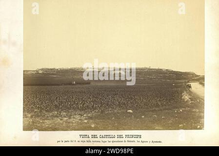 1872, Álbum histórico fotográfico de la Guerra de Cuba desde su principio hasta el Reinado de Amadeo I, Vista del castillo del Príncipe. Stockfoto