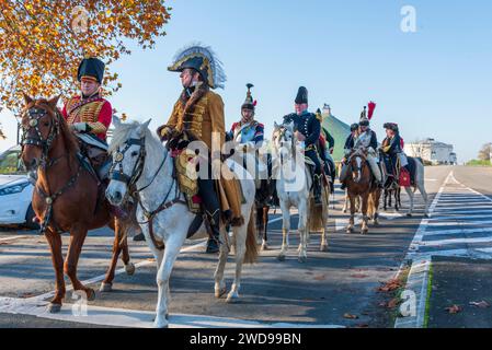 Reenactors in Napoleonischen Uniformen auf dem Schlachtfeld von Waterloo zu Pferd Stockfoto