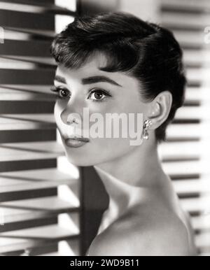 Audrey Hepburn in "Sabrina" (1954). Hochformat Stockfoto