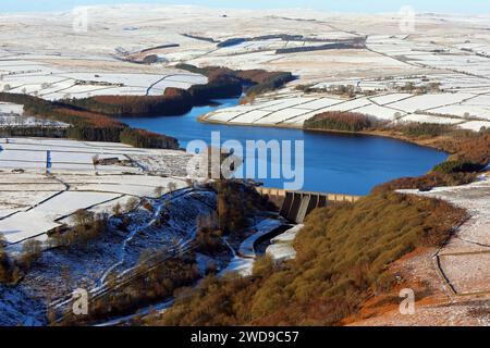 Blick aus der Vogelperspektive auf das Thruscross Reservoir, eine Touristenattraktion Stockfoto