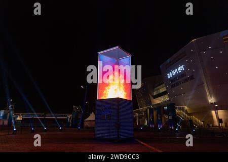 Provinz Gangwon. Januar 2024. Das Foto vom 19. Januar 2024 zeigt den digitalen Kessel im Gangneung Olympic Park in Gangneung, Provinz Gangwon, Südkorea. Die vierten Olympischen Jugendspiele wurden am Freitagabend mit einer großen Eröffnungszeremonie in der südkoreanischen Provinz Gangwon offiziell eröffnet. Quelle: Zhang Xiaoyu/Xinhua/Alamy Live News Stockfoto