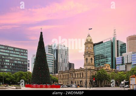 Victoria Square in Adelaide mit Weihnachtsbaum, South Australia Stockfoto
