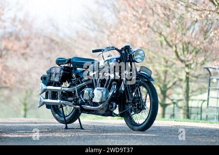 1934 Brough Superior SS100 klassisches britisches Motorrad. Enge Abbildung der Vorderseite 3/4 Stockfoto