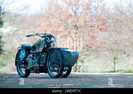 1931 Douglas 750 ccm Works Racing Sidecar Outfit. Klassische britische Motorradkombination. Rechte Seite. Stockfoto